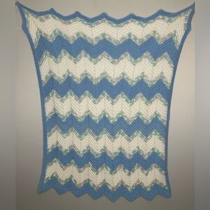 Chevron Pattern Blue and White Throw Blanket